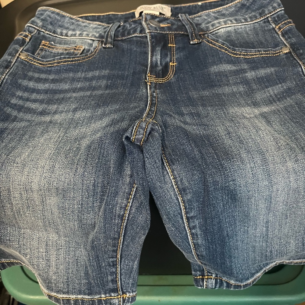 Judy Blue distressed  Denim shorts.  Small